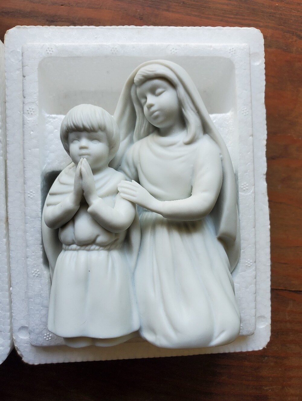 VTG 1991 Avon Nativity Collectibles Bisque Porcelain Children in Prayer Boxed